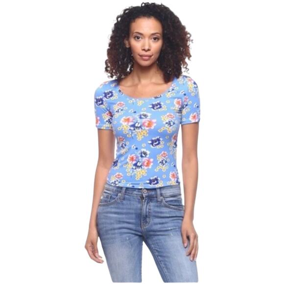 2 FOR $5 SALE NIP Short Sleeve Blue Floral  Short Sleeve Slightly Cropped  Top - Picture 1 of 4